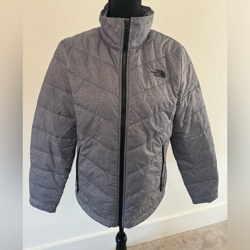 Brand new never worn north face puffer jacket in size women’s medium